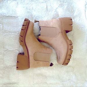 Pioneer beige Block Boots